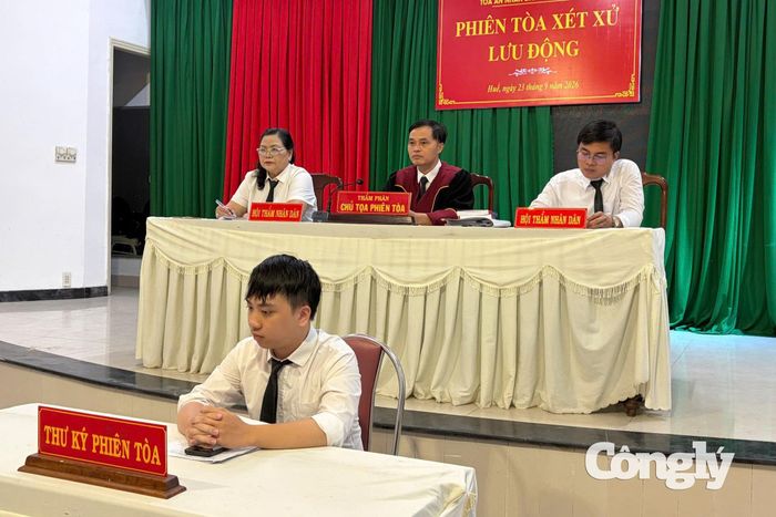 HĐXX vụ án "Cố ý gây thương tích" xảy ra ở Huế.