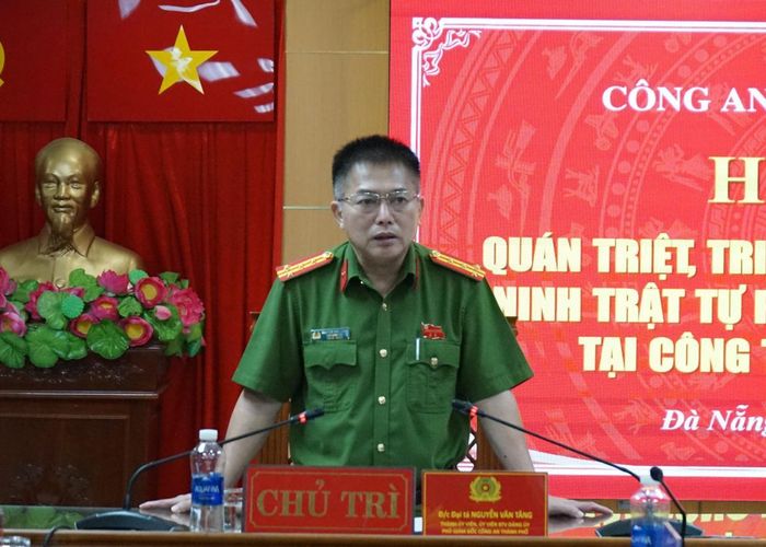 Đại tá Nguyễn Văn Tăng, Phó Giám đốc Công an TP Đà Nẵng chủ trì Hội nghị quán triệt, triển khai công tác bảo đảm an ninh, trật tự phiên tòa xét xử sơ thẩm vụ án hình sự xảy ra tại Công ty TNHH Tư vấn Đầu tư GFDI. (Ảnh: Công Hạnh)