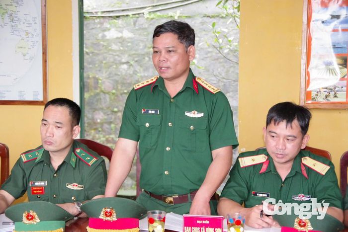 Đại diện các lực lượng tham gia buổi làm việc báo cáo với đoàn công tác Bộ CHQS TP. Đà Nẵng tại xã Hùng Sơn.