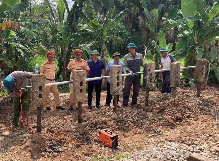 Từng bước xóa các lối đi tự mở qua đường sắt.