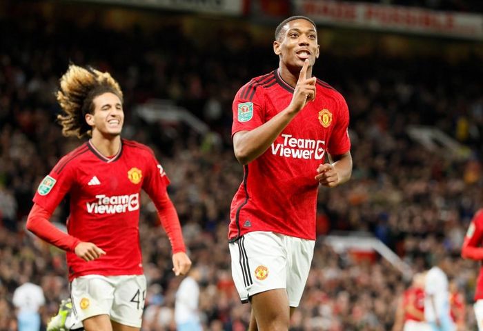 MU từng có những năm tháng thi đấu cho MU - Ảnh: SunSport