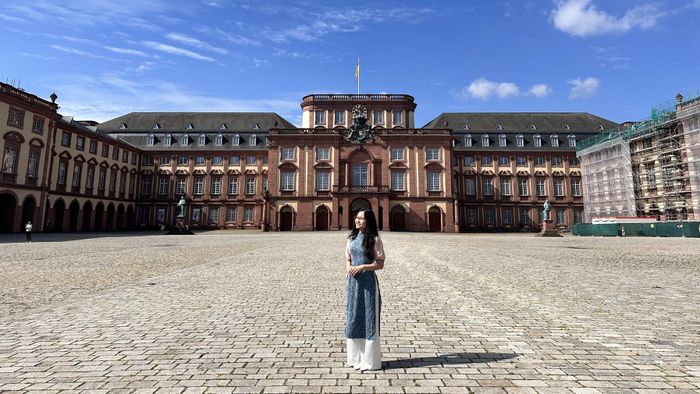 Nguyễn Thanh Bình trong lần tham gia chương trình trao đổi sinh viên tại Đại học Mannheim, Đức. Ảnh: NVCC