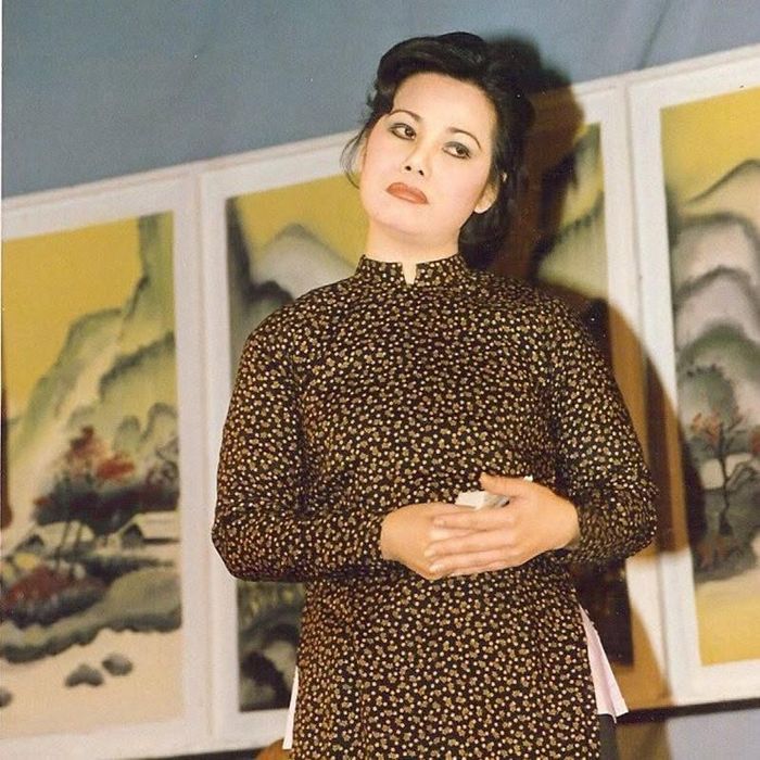 Tài Lương diễn vai Lan trong vở "Lan và Điệp" tại sân khấu Paris.