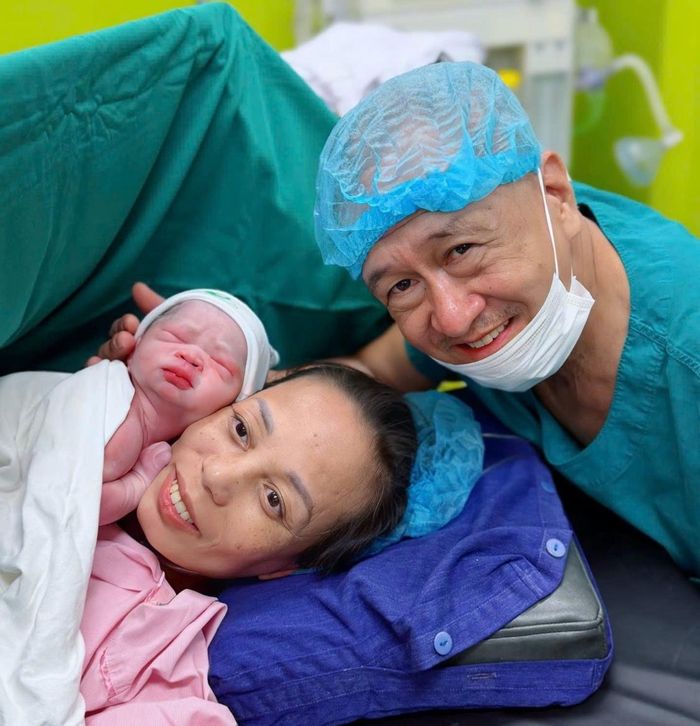 Bé trai nặng 3,3kg chào đời khỏe mạnh. Ảnh: NVCC