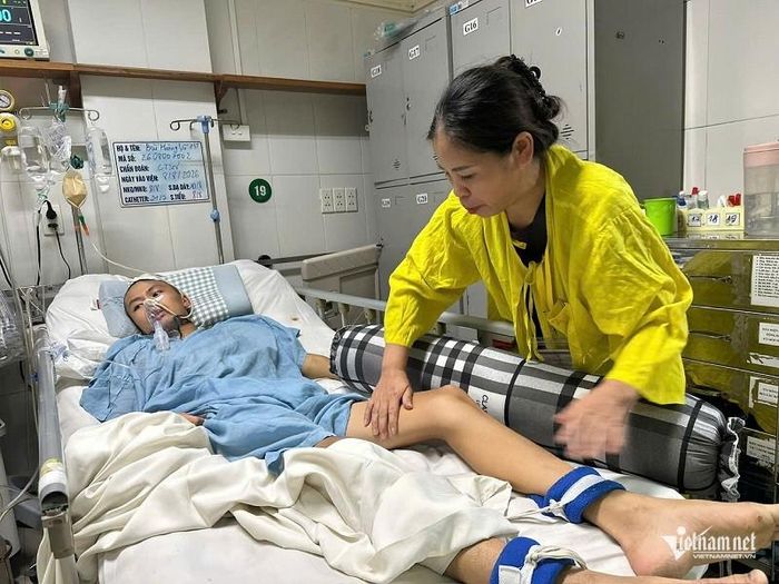 Từ ngày Vũ gặp nạn, vợ chồng chị Bịnh phải vay mượn 190 triệu đồng để trang trải chi phí điều trị cho Vũ