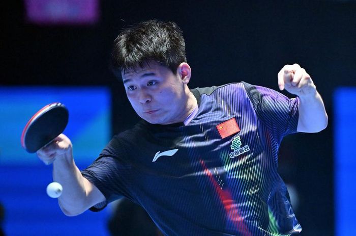 Lin Shidong thua sốc tay vợt 16 tuổi - Ảnh: Xinhua