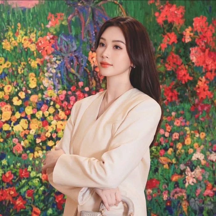Hoa hậu Đặng Thu Thảo được khen đẹp như một nàng thơ khi đăng ảnh mới.