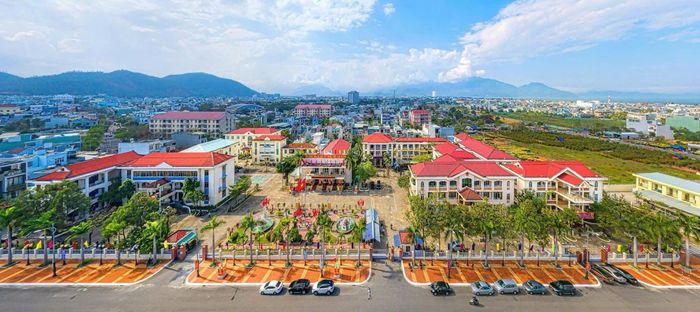 Phường Hòa Khánh đã làm thủ tục khai trừ Đảng đối với 7 cán bộ vừa bị khởi tố. Ảnh: Hòa Khánh