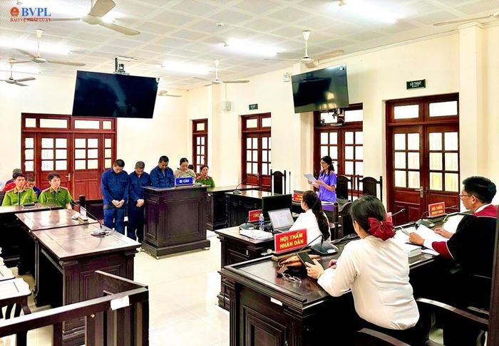 Quang cảnh phiên tòa.