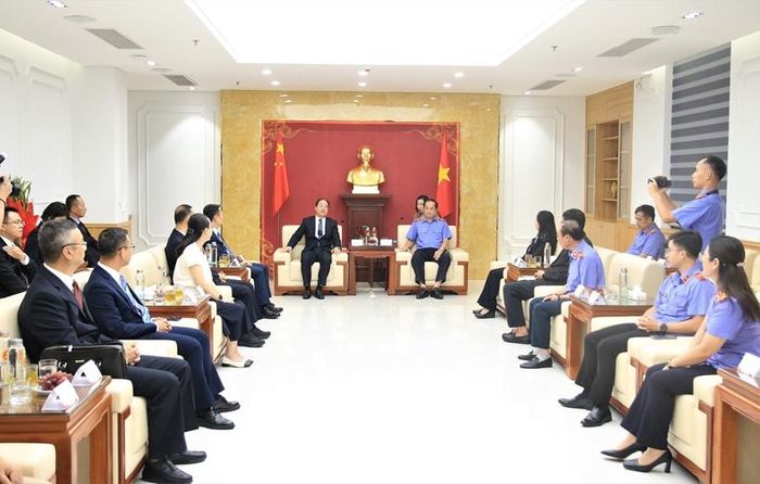 Quang cảnh buổi làm việc giữa VKSND TP Quảng Ninh và Đoàn đại biểu VKSND Trung Quốc.