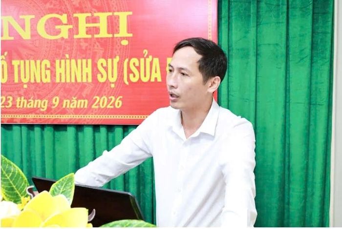  Đồng chí Mai Văn Đạt, Phó Chánh án TAND khu vực 5, tỉnh Hà Tĩnh phát biểu tại Hội nghị.