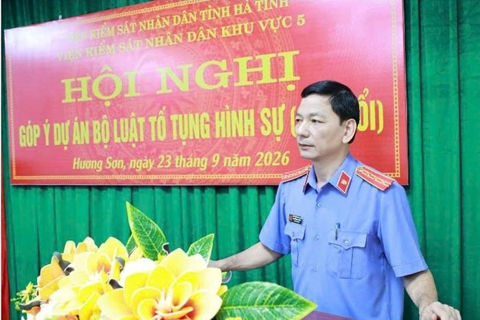  Đồng chí Nguyễn Anh Hào, Viện trưởng VKSND khu vực 5 trình bày tóm tắt những nội dung chủ yếu của Dự án Bộ luật Tố tụng hình sự (sửa đổi) và 6 chính sách mới của Dự án.
