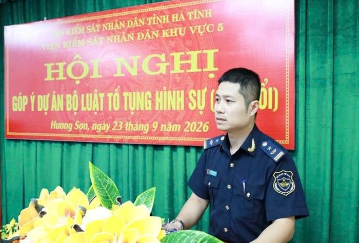Đại diện Chi cục Hải quan cửa khẩu quốc tế Cầu Treo phát biểu tại Hội nghị.