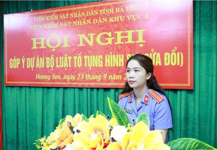  Đồng chí Bùi Thị lan Hương, Phó Viện trưởng VKSND khu vực 5 Phát biểu khai mạc Hội nghị.