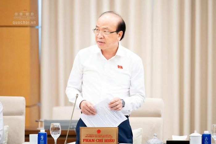  Chủ nhiệm Ủy ban Pháp luật và Tư pháp của Quốc hội Phan Chí Hiếu trình bày Báo cáo thẩm tra. Ảnh: CTTĐT Quốc hội