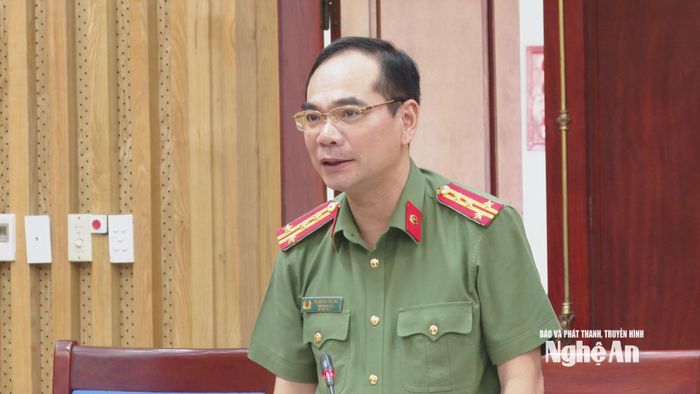 Đại diện Công an tỉnh trình bày ý kiến góp ý vào Dự thảo. Ảnh: Hoàng Hiếu