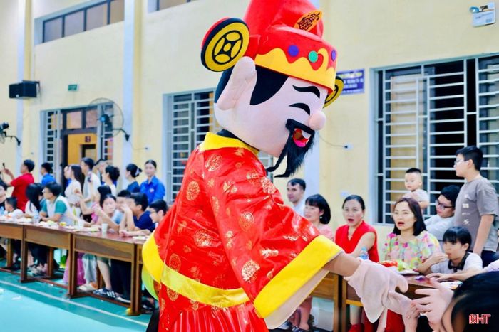 Đoàn Trường Cao đẳng Công nghệ Hà Tĩnh thuê dịch vụ múa lân phục vụ chương trình Trung thu.