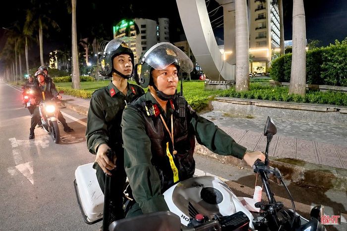 Lực lượng Cảnh sát cơ động (Công an Hà Tĩnh) thường xuyên tổ chức tuần tra đêm để bảo vệ ANTT trên địa bàn.