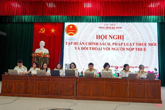 Đại diện cơ quan thuế trực tiếp giải đáp các nội dung được người nộp thuế quan tâm.