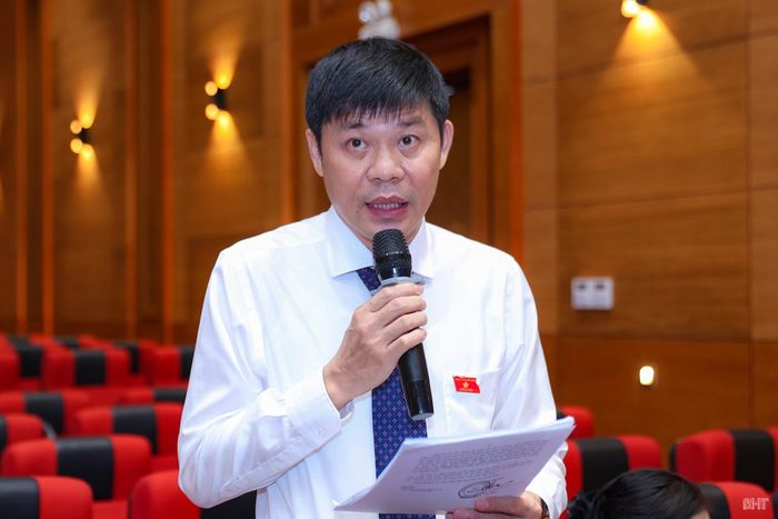 Đại biểu Nguyễn Ngọc Hoạch - Bí thư Đảng ủy, Chủ tịch HĐND xã Kỳ Văn phát biểu thảo luận.