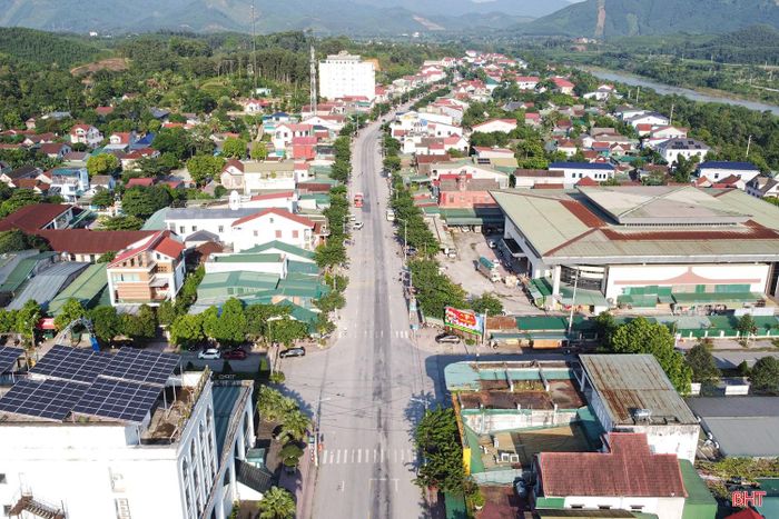 Thực tế này cho thấy, việc tổ chức giao thông tại nút giao giữa quốc lộ 8 và đường Trung tâm cần được quan tâm, nhất là trong bối cảnh hoạt động vận tải và giao thương qua tuyến quốc lộ 8 ngày càng lớn.