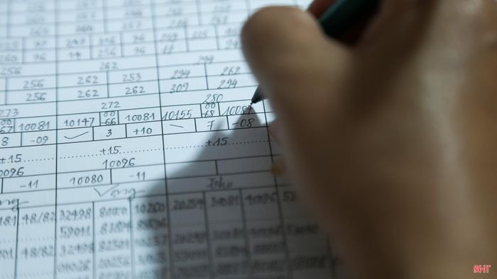 Sau khi hoàn thiện, thông tin tại trạm được chuyển về Đài Khí tượng thủy văn Hà Tĩnh. Từ đây, những dữ liệu được thu thập tại Hương Sơn cùng các trạm khác trở thành nguồn thông tin phục vụ theo dõi và dự báo. Vì thế, tôi luôn ý thức rằng phần việc mình làm ở trạm là một mắt xích trong cả quá trình phía sau mỗi bản tin thời tiết.