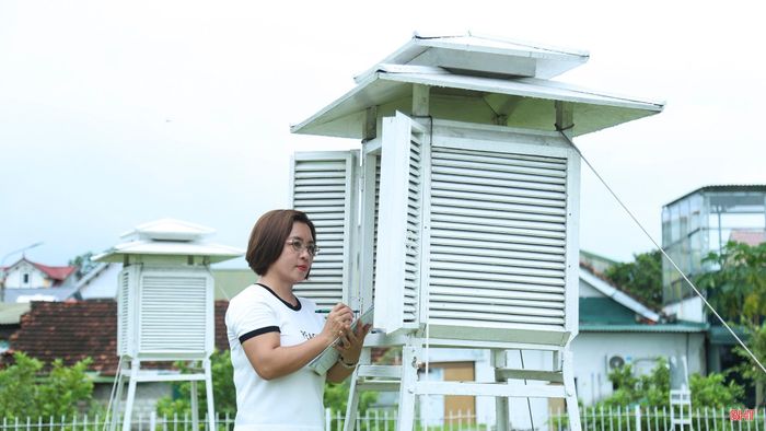 Ban đầu, tôi chọn nghề bởi niềm yêu thích với những đám mây và sự thay đổi của thiên nhiên. Nhưng càng làm, tôi càng hiểu rằng phía sau một thông tin dự báo là cả quá trình ghi nhận, kiểm tra và tổng hợp rất cẩn thận. Tôi nhận ra mình phải kiên trì, tỉ mỉ và có trách nhiệm với từng thông tin được ghi lại.