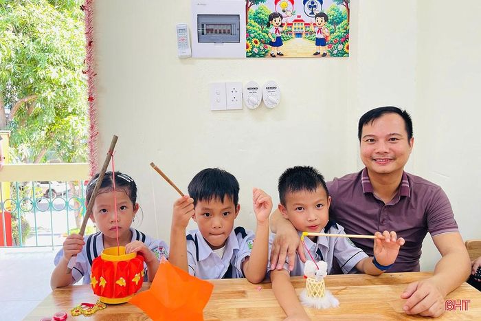 Sự đồng hành của nhà trường và gia đình đã mang đến cho các em những kỉ niệm đáng nhớ trong ngày trung thu.