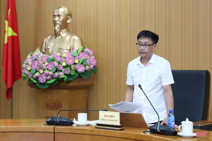 Phó Trưởng ban Quản lý Khu kinh tế tỉnh Võ Tá Nghĩa góp ý một số nội dung vào dự thảo nghị định.