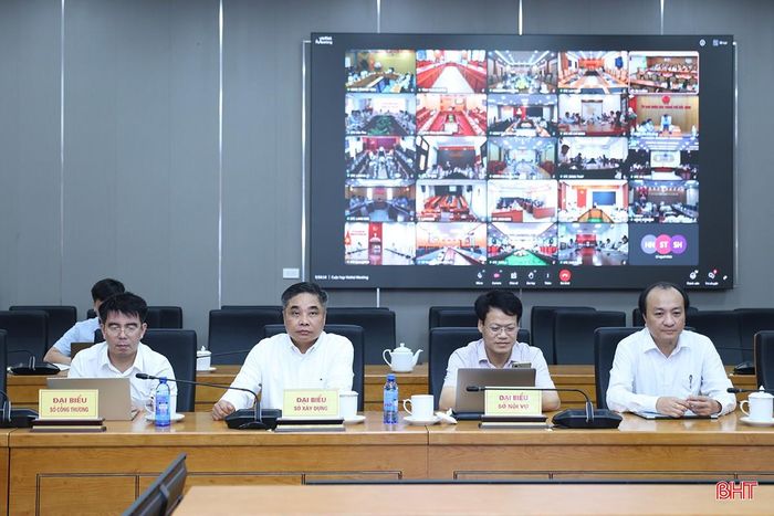 Đại biểu tham dự tại điểm cầu Hà Tĩnh.