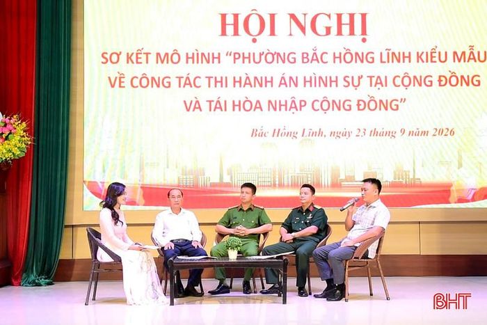 Đại biểu tham gia tọa đàm.