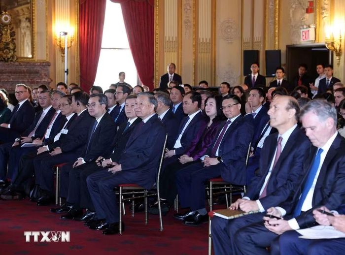 Tổng Bí thư, Chủ tịch nước Tô Lâm và các đại biểu tham dự buổi phát biểu chính sách. (Ảnh: Thống Nhất/TTXVN)