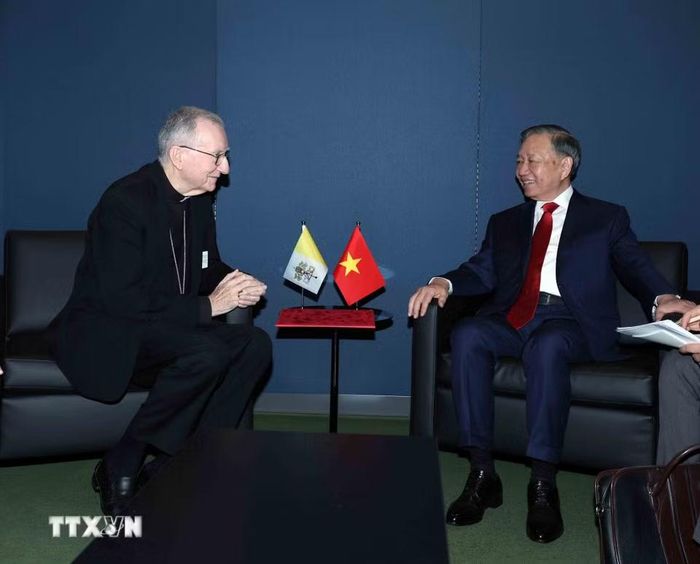Tổng Bí thư, Chủ tịch nước Tô Lâm gặp Thủ tướng Tòa thánh Vatican, Hồng y Pietro Parolin. (Ảnh: Thống Nhất/TTXVN)