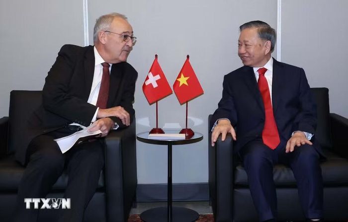 Tổng Bí thư, Chủ tịch nước Tô Lâm gặp Tổng thống Thụy Sĩ Guy Parmelin. (Ảnh: Thống Nhất/TTXVN)