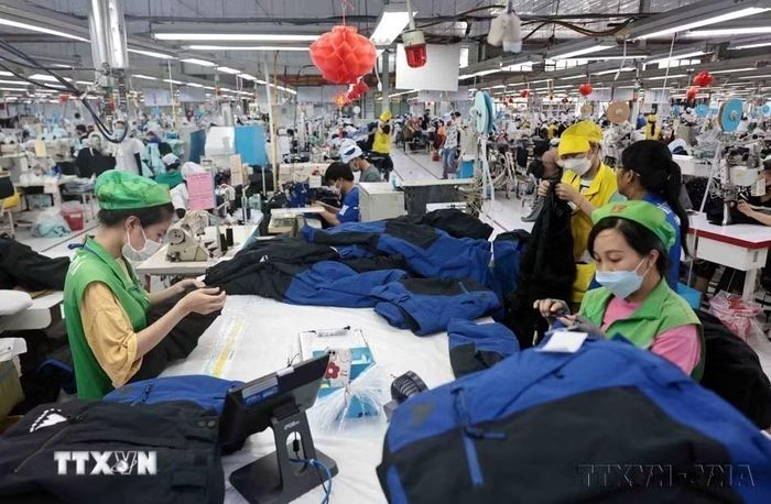 Công ty Trách nhiệm hữu hạn May Tiến Thuận, phường Đông Hải, tỉnh Khánh Hòa chuyên may quần, áo jacket, thể thao… xuất khẩu sang thị trường Canada và nhiều thị trường khác. (Ảnh: Trần Việt/TTXVN)