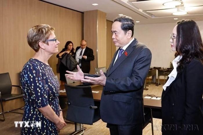 Trong khuôn khổ chương trình tham dự Hội nghị các Chủ tịch Quốc hội thế giới lần thứ 6, tiến hành các hoạt động song phương tại Thụy Sĩ, sáng 30/7/2025, tại Trụ sở Văn phòng Liên hợp quốc tại Geneva, Chủ tịch Quốc hội Trần Thanh Mẫn gặp Chủ tịch Thượng viện Canada Raymonde Gagné. (Ảnh: Doãn Tấn/TTXVN)