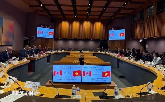 Kỳ họp lần thứ 3 Ủy ban Hỗn hợp về Kinh tế Việt Nam-Canada (JEC 3) diễn ra dưới sự đồng chủ trì của Thứ trưởng Bộ Công Thương Việt Nam Phan Thị Thắng và Thứ trưởng Bộ Các vấn đề toàn cầu Canada Arun Thangaraj (06/06/2026). (Ảnh: TTXVN phát)