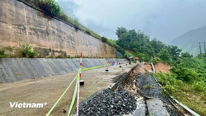 Hình minh họa sạt lở giao thông mùa mưa lũ cuối năm 2025. (Ảnh: Thanh Phong/Vietnam+)