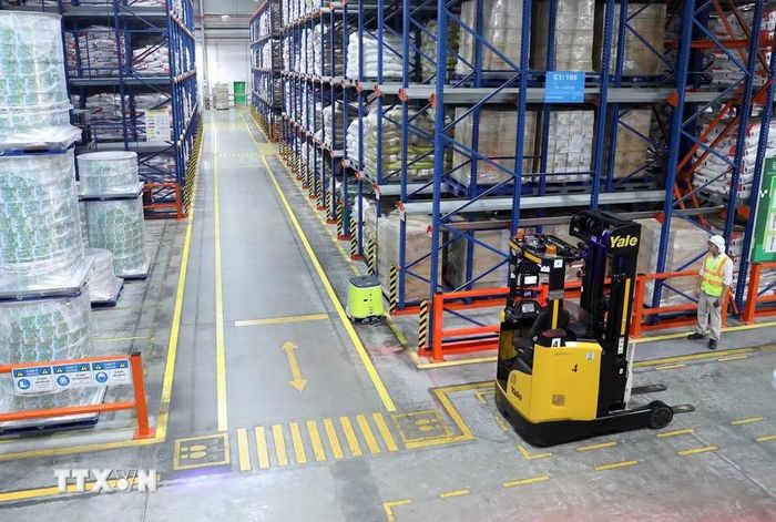 Nhà máy trong Khu Công nghiệp Thăng Long 2 Hưng Yên sử dụng máy móc trong vận hành sản xuất. (Ảnh: Mạnh Khánh/TTXVN)