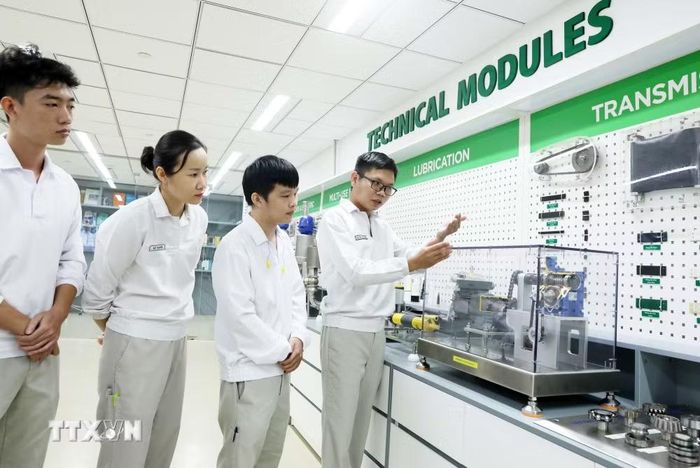Hưng Yên chú trọng phát triển các khu công nghiệp sinh thái, công nghiệp thông minh đạt chuẩn Net-Zero, nơi có hạ tầng xử lý chất thải tuần hoàn, sử dụng năng lượng tái tạo và bảo đảm không gian đệm môi trường. (Ảnh: Thế Duyệt/TTXVN)