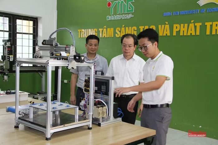 Trung tâm Sáng tạo và phát triển Robot YMG, Trường Đại học Công nghệ Kỹ thuật Hưng Yên. (Ảnh: TTXVN)