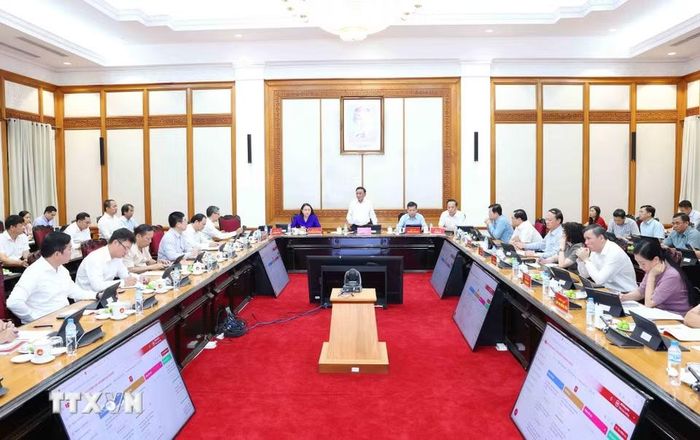 Thường trực Ban Bí thư Trần Cẩm Tú chủ trì Cuộc họp về Hệ thống giám sát, điều hành thông minh và hệ thống quản lý công việc, đánh giá cán bộ trên môi trường số. (Ảnh: Phương Hoa/TTXVN)