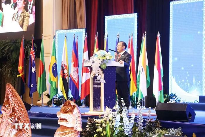 Thứ trưởng Bộ Công an Nguyễn Văn Long phát biểu tại phiên họp “Lừa đảo trực tuyến-Tình trạng khẩn cấp toàn cầu”. (Ảnh: Minh Hưng/TTXVN)