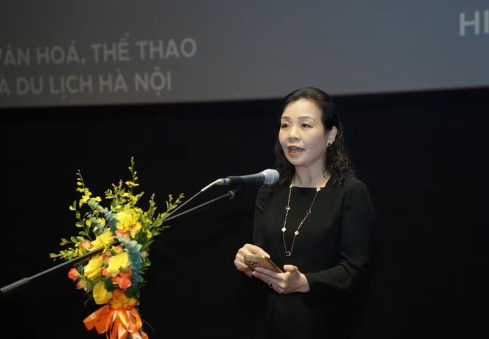 Tiến sỹ Ngô Phương Lan tại chương trình khai mạc tuần phim, tối 23/9. (Ảnh: Anh Vũ/Vietnam+)