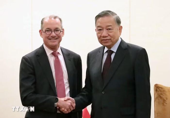 Tổng Bí thư, Chủ tịch nước Tô Lâm tiếp ông Robert (Bobby) Thomson, Phó Chủ tịch cấp cao kiêm Tổng phụ trách Quan hệ Chính phủ Toàn cầu của Tập đoàn Visa. (Ảnh: Thanh Tuấn/TTXVN)