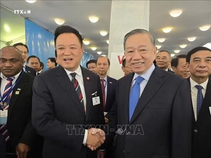 Tổng Bí thư, Chủ tịch nước Tô Lâm gặp Thủ tướng Thái Lan Anutin Charnvirakul. Ảnh: TTXVN
