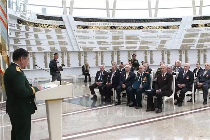 Đại tướng Nguyễn Trọng Nghĩa phát biểu tại cuộc gặp các chuyên gia quân sự Belarus từng giúp đỡ Việt Nam trong chiến tranh.