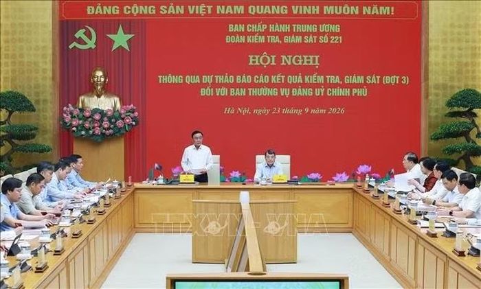 Đồng chí Trần Cẩm Tú, Ủy viên Bộ Chính trị, Thường trực Ban Bí thư, Trưởng đoàn Kiểm tra, giám sát số 221 phát biểu. Ảnh: Dương Giang/TTXVN