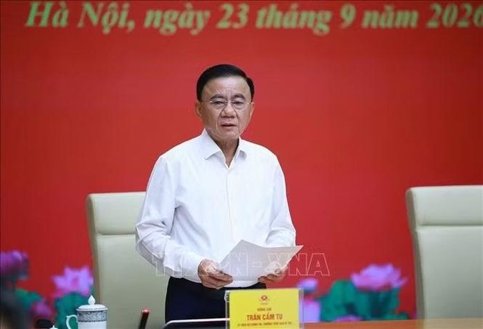 Đồng chí Trần Cẩm Tú, Ủy viên Bộ Chính trị, Thường trực Ban Bí thư, Trưởng đoàn Kiểm tra, giám sát số 221 phát biểu. Ảnh: Dương Giang/TTXVN