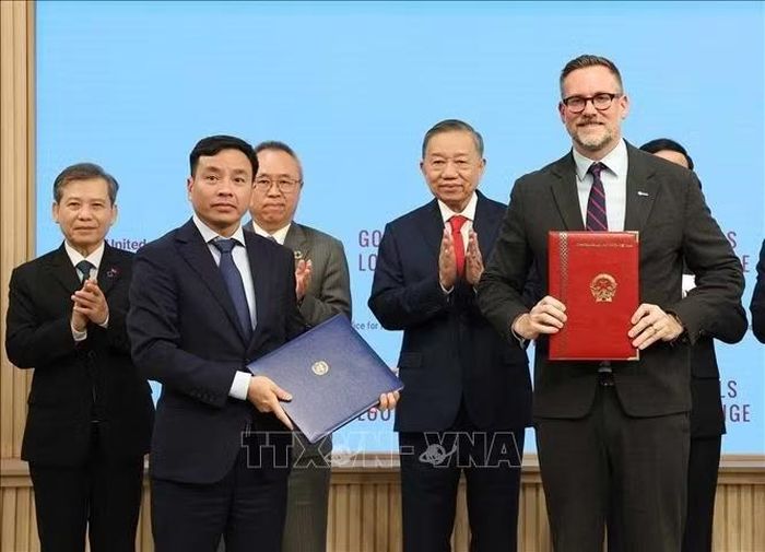 Tổng Bí thư, Chủ tịch nước Tô Lâm chứng kiến lễ trao văn kiện, thoả thuận hợp tác của Việt Nam với các cơ quan của Liên hợp quốc. Ảnh: Thống Nhất/TTXVN.
